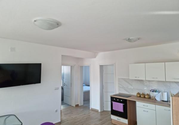 Na predaj priestranný  apartmán na ostrove Vir-Bobovik, Chorvátsko