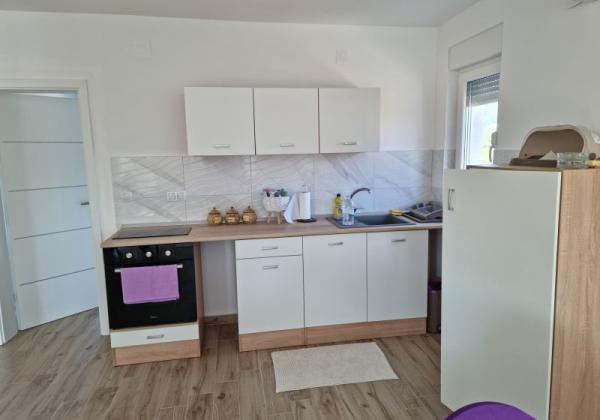 Na predaj priestranný  apartmán na ostrove Vir-Bobovik, Chorvátsko