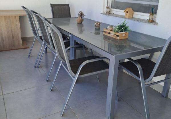 Chorvátsko - Domček v radovej zástavbe s pred záhradkou