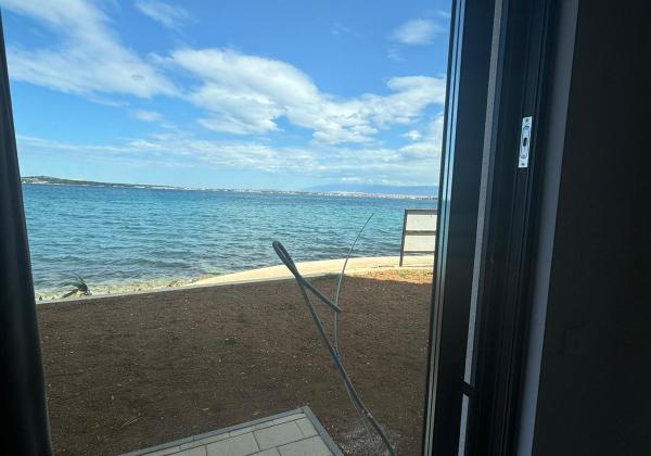 Exkluzívne novostavba apartmánu v prvej rade od mora s výhľadom na more  Chorvátsko - Privlaka