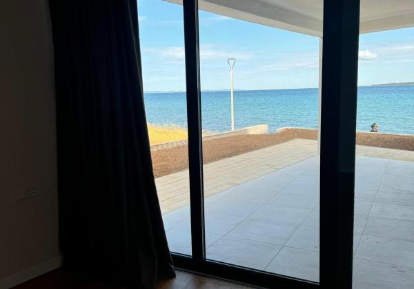 Exkluzívne novostavba apartmánu v prvej rade od mora s výhľadom na more  Chorvátsko - Privlaka