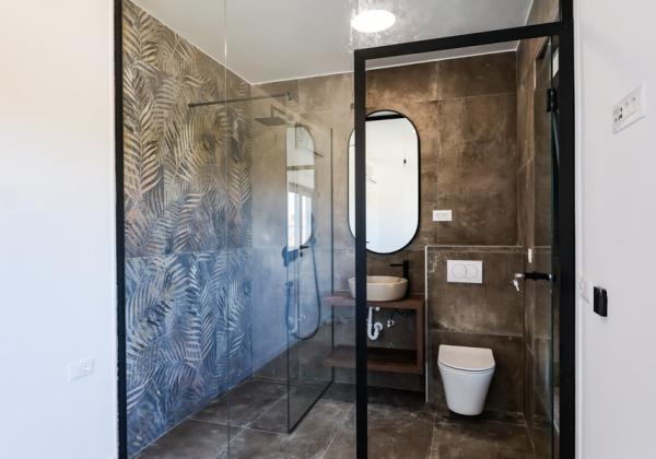 Na predaj novostavba apartmánu len 200m od mora so záhradou v Chorvátsku