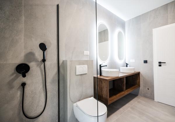 Na predaj novostavba apartmánu len 200m od mora so záhradou v Chorvátsku