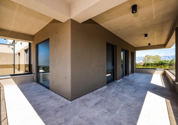 Na predaj novostavba apartmánu len 200m od mora so záhradou v Chorvátsku