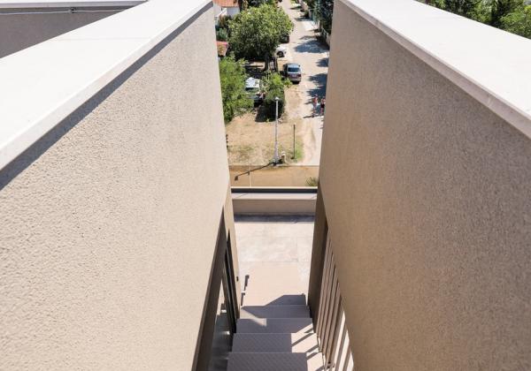 Na predaj novostavba apartmánu len 200m od mora so záhradou v Chorvátsku