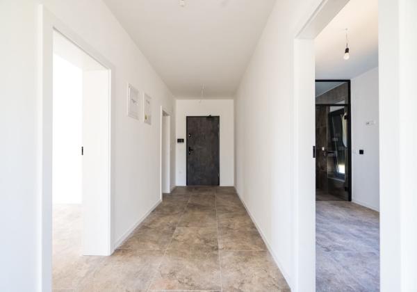 Na predaj novostavba apartmánu len 200m od mora so záhradou v Chorvátsku