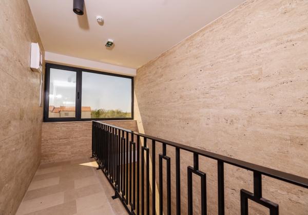 Na predaj novostavba apartmánu len 200m od mora so záhradou v Chorvátsku