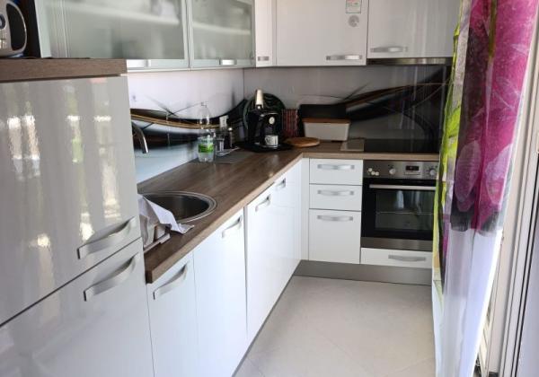 Priležitosť 2x krásny apartmán len 150m od mora s výhľadom na more v Chorvátsku