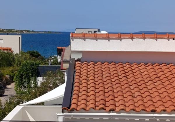 Priležitosť 2x krásny apartmán len 150m od mora s výhľadom na more v Chorvátsku