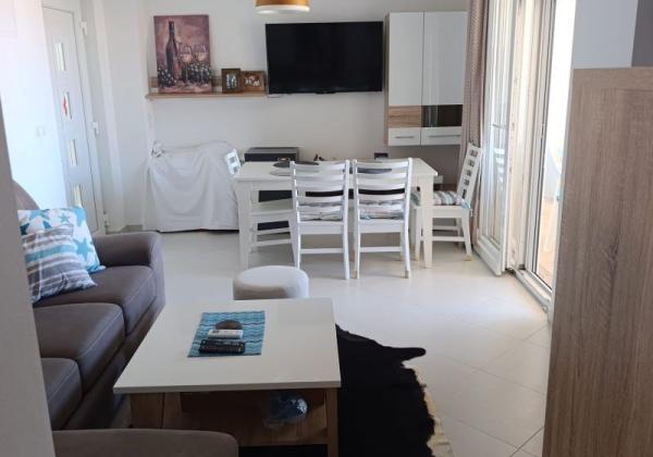 Priležitosť 2x krásny apartmán len 150m od mora s výhľadom na more v Chorvátsku