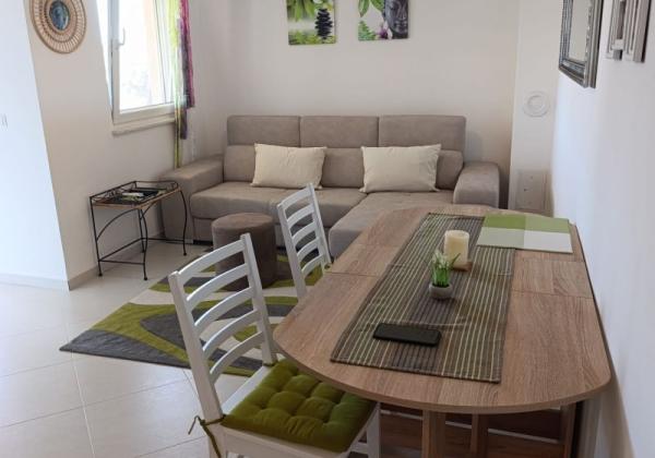 Priležitosť 2x krásny apartmán len 150m od mora s výhľadom na more v Chorvátsku