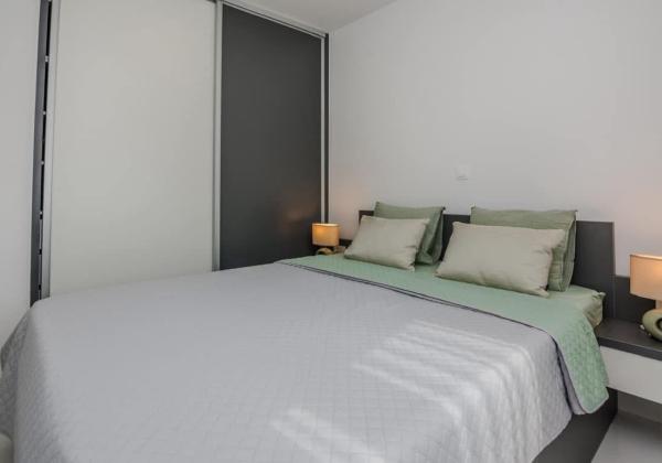 Chorvátsko - Novostavba apartmánový dom s výhľadom na more len 250m od mora