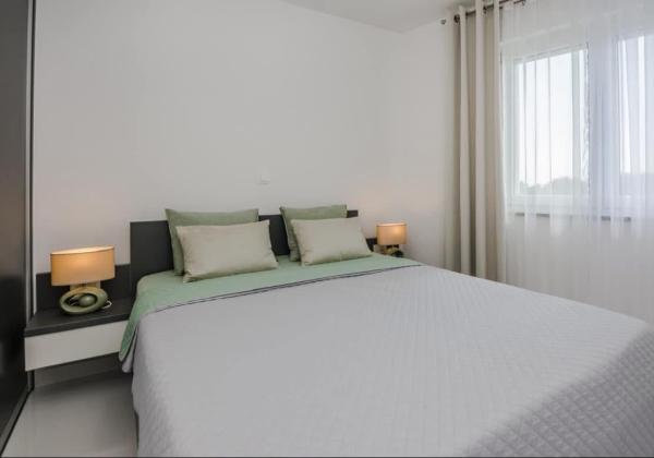 Chorvátsko - Novostavba apartmánový dom s výhľadom na more len 250m od mora