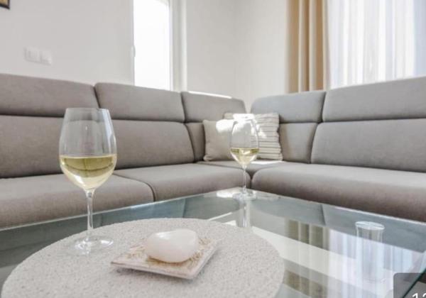 Chorvátsko - Novostavba apartmánový dom s výhľadom na more len 250m od mora