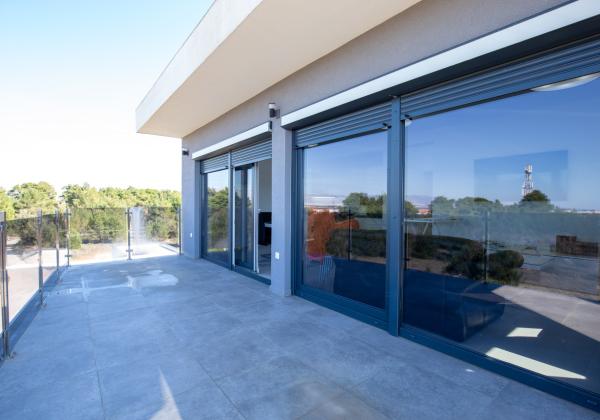 Na predaj: Priestranný 4 izbový apartmán na ostrove Vir v Chorvátsku