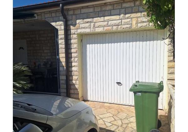 Chorvátsko - Exkluzívne dom s garážou len 120m od mora