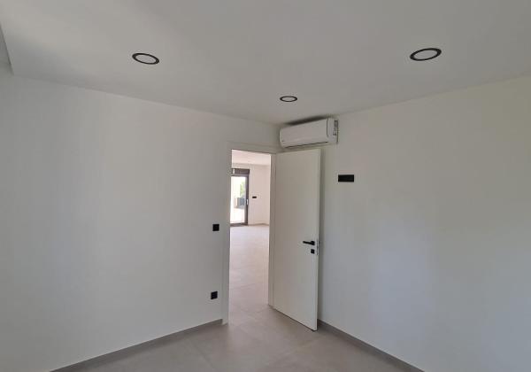 Novostavba apartmánu len 150m od mora s výhľadom na more na ostrove Vir - Jadro pláž