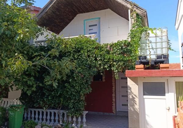 Chorvátsko na predaj: Rodinný dom na ostrove Vir – Len 120 m od mora!