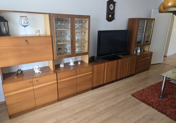 PRENÁJOM - 2 izbový byt na Západe, zariadený a po rekonštrukcii.