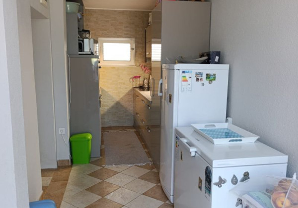 Chorvátsko - Na predaj dom s dvoma apartmánmi len 90 m od mora – Vrsi!
