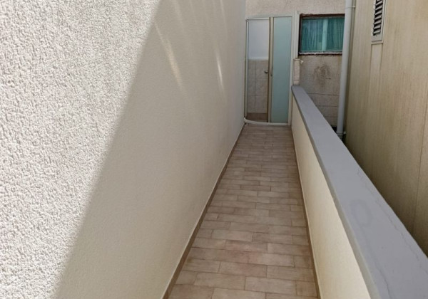 Chorvátsko - Na predaj dom s dvoma apartmánmi len 90 m od mora – Vrsi!