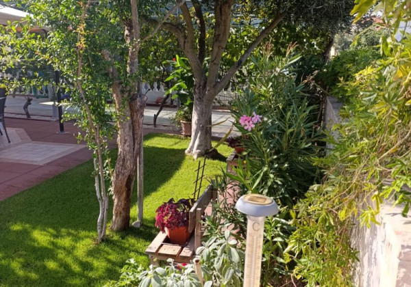 Chorvátsko - Na predaj dom s dvoma apartmánmi len 90 m od mora – Vrsi!