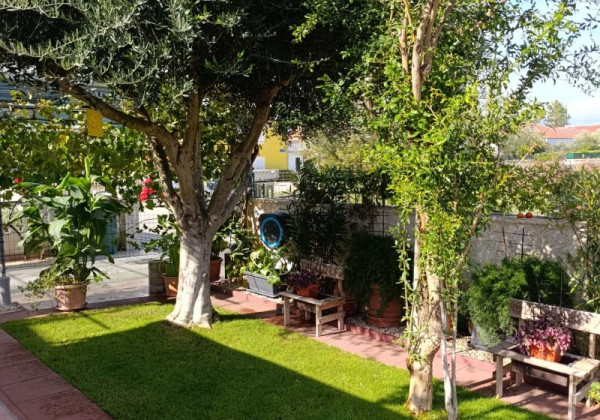 Chorvátsko - Na predaj dom s dvoma apartmánmi len 90 m od mora – Vrsi!