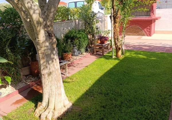 Chorvátsko - Na predaj dom s dvoma apartmánmi len 90 m od mora – Vrsi!