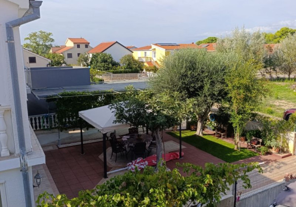 Chorvátsko - Na predaj dom s dvoma apartmánmi len 90 m od mora – Vrsi!