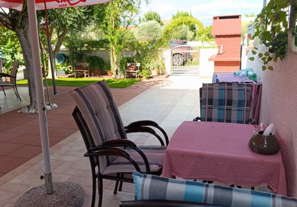 Chorvátsko - Na predaj dom s dvoma apartmánmi len 90 m od mora – Vrsi!