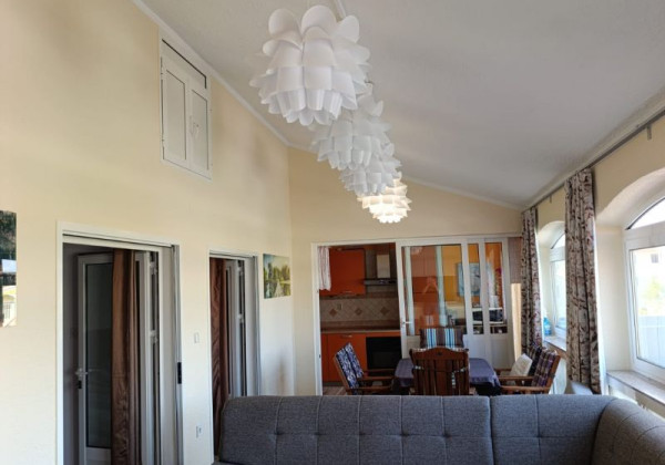 Chorvátsko - Na predaj dom s dvoma apartmánmi len 90 m od mora – Vrsi!