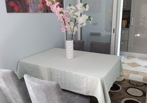 Chorvátsko - Na predaj dom s dvoma apartmánmi len 90 m od mora – Vrsi!