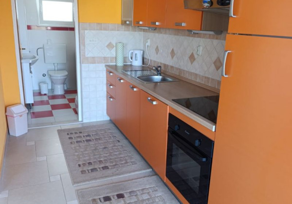 Chorvátsko - Na predaj dom s dvoma apartmánmi len 90 m od mora – Vrsi!