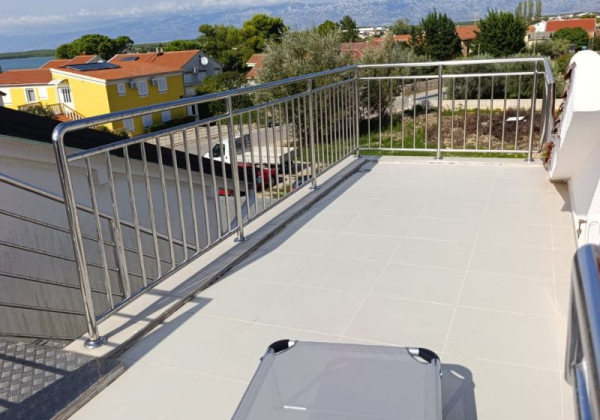 Chorvátsko - Na predaj dom s dvoma apartmánmi len 90 m od mora – Vrsi!