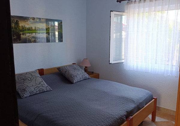 Chorvátsko - Na predaj dom s dvoma apartmánmi len 90 m od mora – Vrsi!