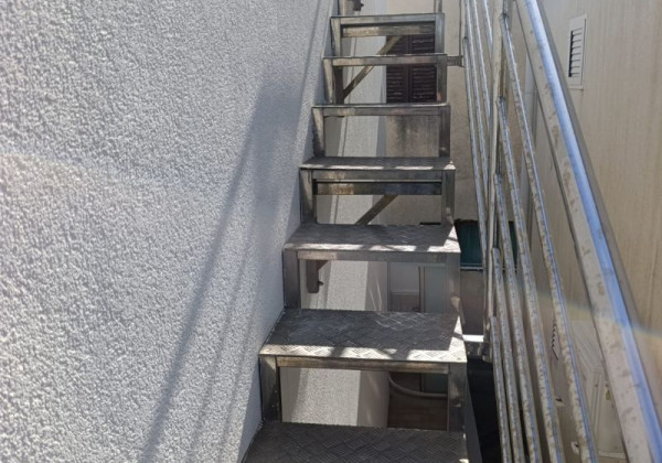 Chorvátsko - Na predaj dom s dvoma apartmánmi len 90 m od mora – Vrsi!