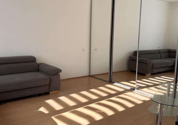 ZNIŽENÁ CENA - 2 - izbový byt po rekonštrukcii s novým balkónom Valaská