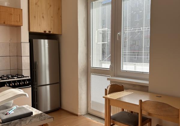 ZNIŽENÁ CENA - 2 - izbový byt po rekonštrukcii s novým balkónom Valaská