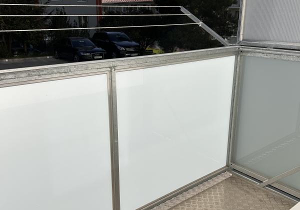 ZNIŽENÁ CENA - 2 - izbový byt po rekonštrukcii s novým balkónom Valaská