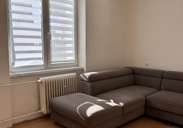 ZNIŽENÁ CENA - 2 - izbový byt po rekonštrukcii s novým balkónom Valaská