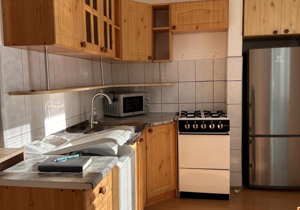 ZNIŽENÁ CENA - 2 - izbový byt po rekonštrukcii s novým balkónom Valaská