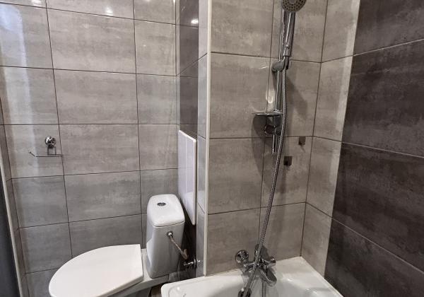 ZNIŽENÁ CENA - 2 - izbový byt po rekonštrukcii s novým balkónom Valaská