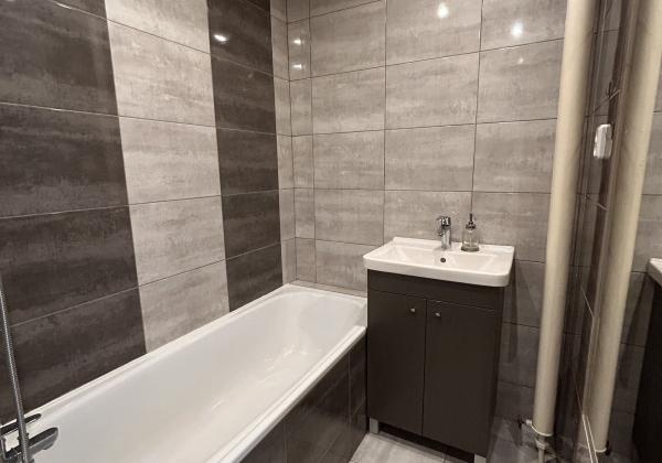 ZNIŽENÁ CENA - 2 - izbový byt po rekonštrukcii s novým balkónom Valaská