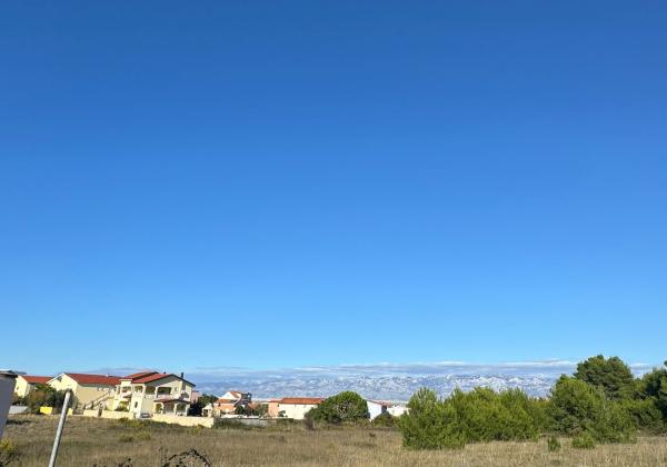 CHORVÁTSKO - EXKLUZÍVNE NA PREDAJ 4-IZBOVÝ APARTMÁN S VÝHĽADOM NA MORE, OSTROV VIR