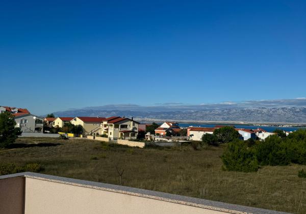 CHORVÁTSKO - EXKLUZÍVNE NA PREDAJ 4-IZBOVÝ APARTMÁN S VÝHĽADOM NA MORE, OSTROV VIR