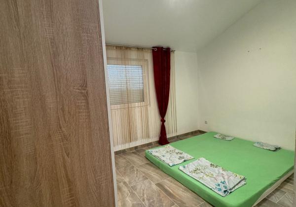 CHORVÁTSKO - EXKLUZÍVNE NA PREDAJ 4-IZBOVÝ APARTMÁN S VÝHĽADOM NA MORE, OSTROV VIR