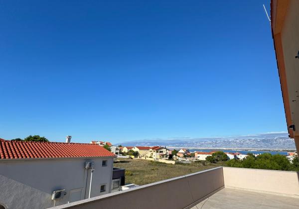 CHORVÁTSKO - EXKLUZÍVNE NA PREDAJ 4-IZBOVÝ APARTMÁN S VÝHĽADOM NA MORE, OSTROV VIR