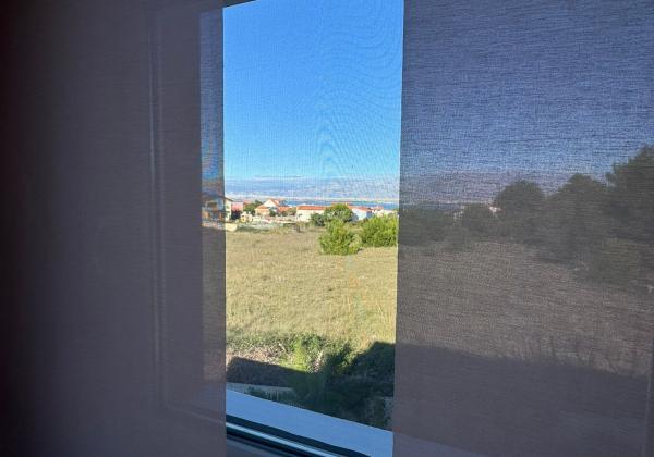 CHORVÁTSKO - EXKLUZÍVNE NA PREDAJ 4-IZBOVÝ APARTMÁN S VÝHĽADOM NA MORE, OSTROV VIR