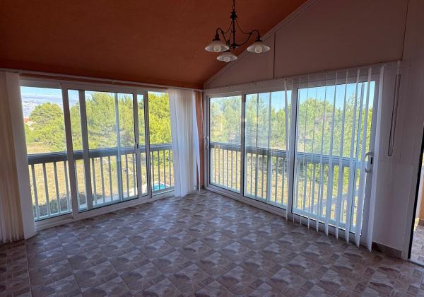 CHORVÁTSKO - EXKLUZÍVNE NA PREDAJ 4-IZBOVÝ APARTMÁN S VÝHĽADOM NA MORE, OSTROV VIR