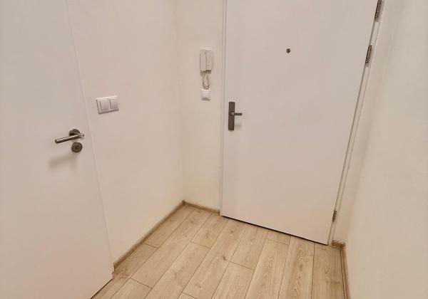 Rezervovaný - Krásny 1 izbový byt na predaj ZARIADENIE V CENE - Kasárne